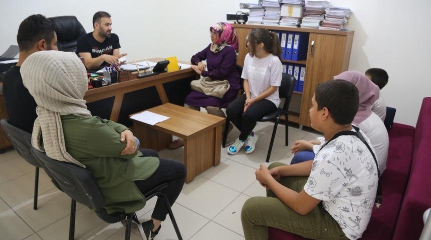 Erdemli Belediyesi’nden öğrencilere rehberlik hizmeti