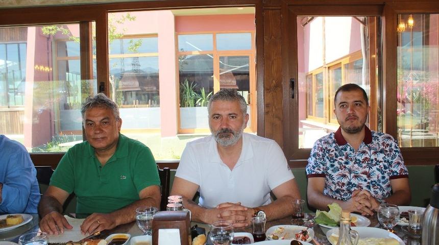 Kapiz: "M&uuml;cadeleci futbolculardan oluşan bir takım kuracağız"