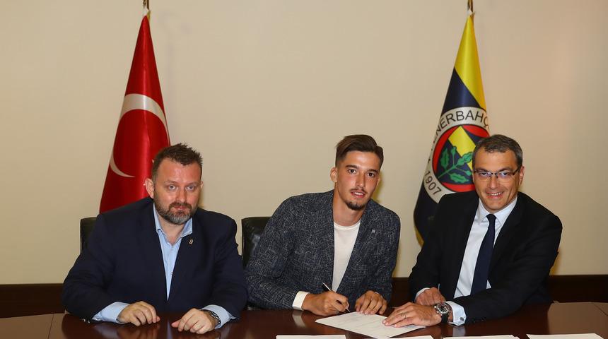 Altay Bayındır: Bir oyuncuyu Fenerbahçe isterse bu reddedilemez