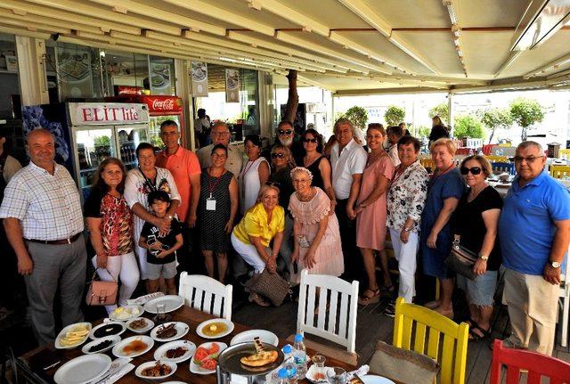 Çeşme’de siyasi parti başkanlarını buluşturan kahvaltı