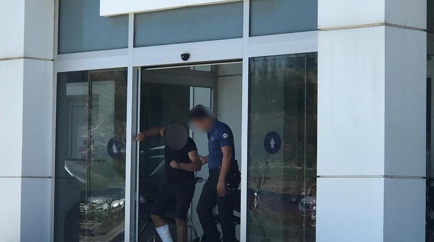 Kuşadası&rsquo;nda &ccedil;eşitli su&ccedil;lardan aranan 10 kişi yakalandı