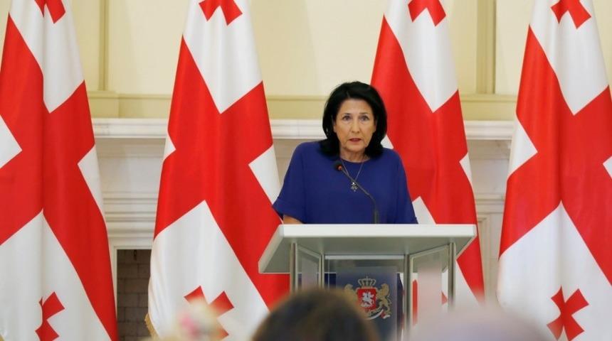 G&uuml;rcistan Devlet Başkanı Zurabişvili&rsquo;den Rus y&ouml;netimine &ccedil;ağrı