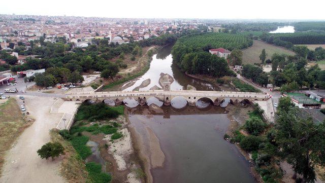 Edirne'nin restorasyona alınan tarihi Tunca Köprüsü, trafiğe kapatıldı