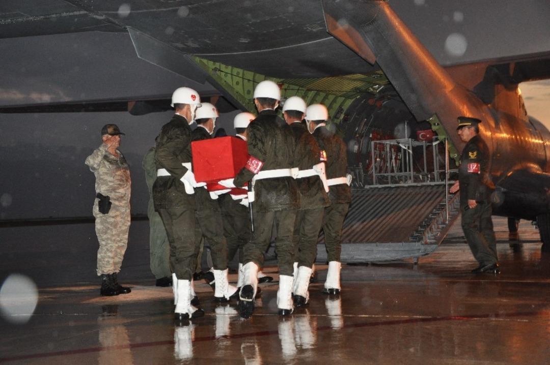 Y&uuml;ksekova&rsquo;da şehitler memleketlerine uğurlandı