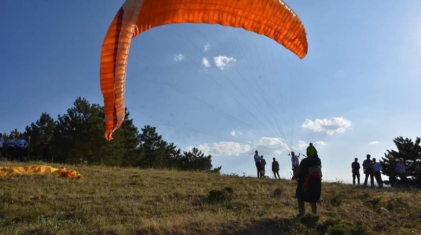 Kırıkkale semaları yamaç paraşütleriyle renklendi  