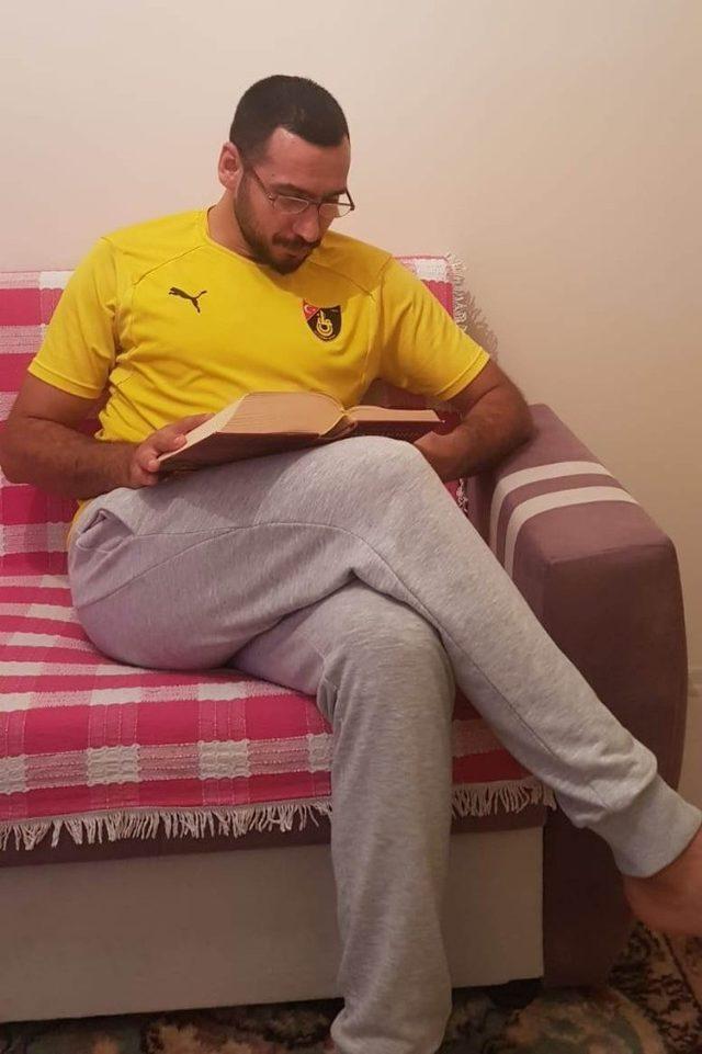 Dünya Kick Boks Şampiyonu Samet Keser’in okuma azmi 3