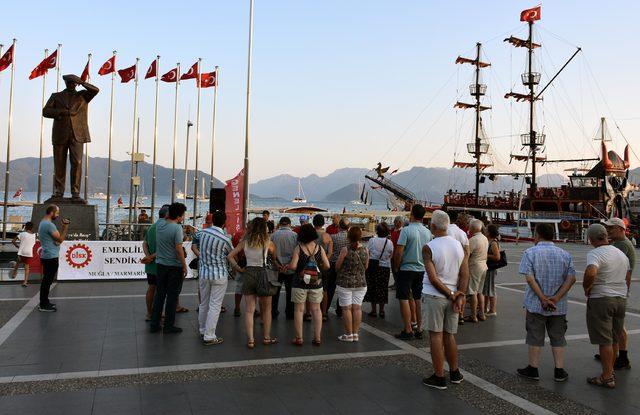 Marmaris’te emekliler zam oranlarını protesto etti 