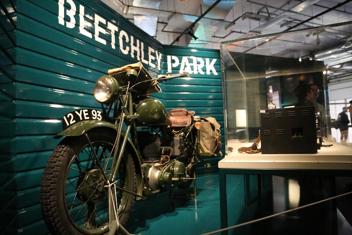 İngiliz istihbaratının '&ccedil;ok gizli' cihazları Londra'da g&uuml;n y&uuml;z&uuml;ne &ccedil;ıkıyor