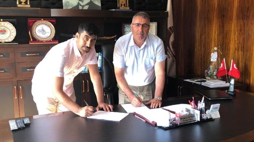 &Ccedil;at Belediyesinde S&ouml;zleşme Sevinci