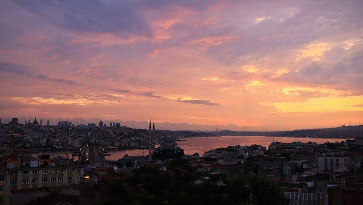 İstanbul'da bu sabah! Gökyüzü turuncuya boyandı G1