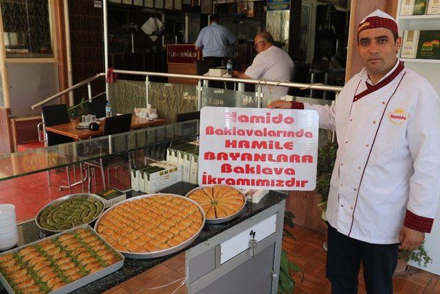 Saldırıyı kınayan Gaziantepli baklavacılardan hamile kadınlara baklava bedava