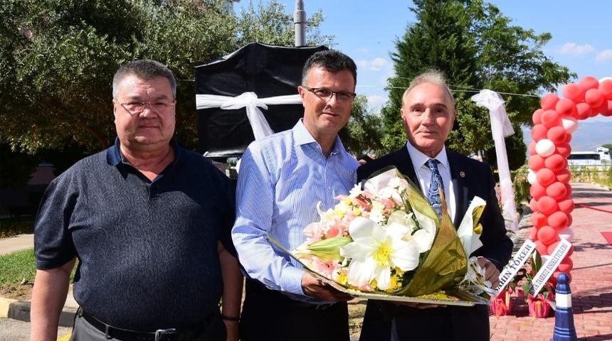 Alaşehir’de bir parka eski vekil Tevfik Diker’in adı verildi