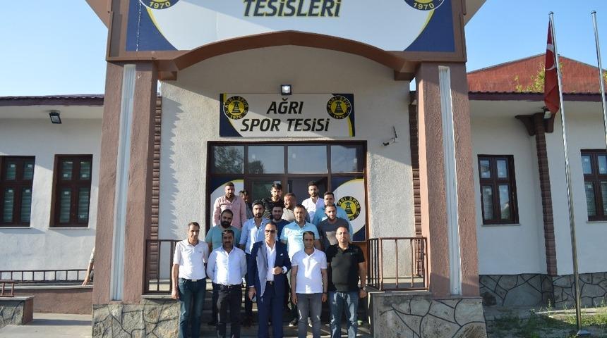 Ağrılı İş Adamı Yılmaz &Uuml;zeyiroğlu Ağrı Spor tesislerini ziyaret etti