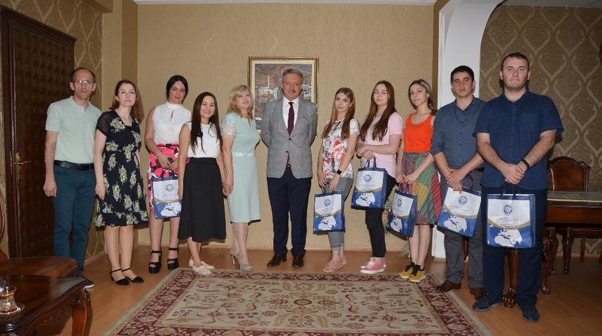 Yabancı uyruklu &ouml;ğrencilerden Rekt&ouml;r Levent&rsquo;e ziyaret