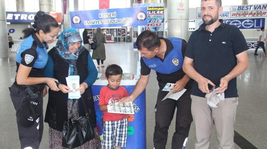 Otogarda yolcular hırsızlık, dolandırıcılık ve trafik g&uuml;venliği konusunda bilgilendirildi