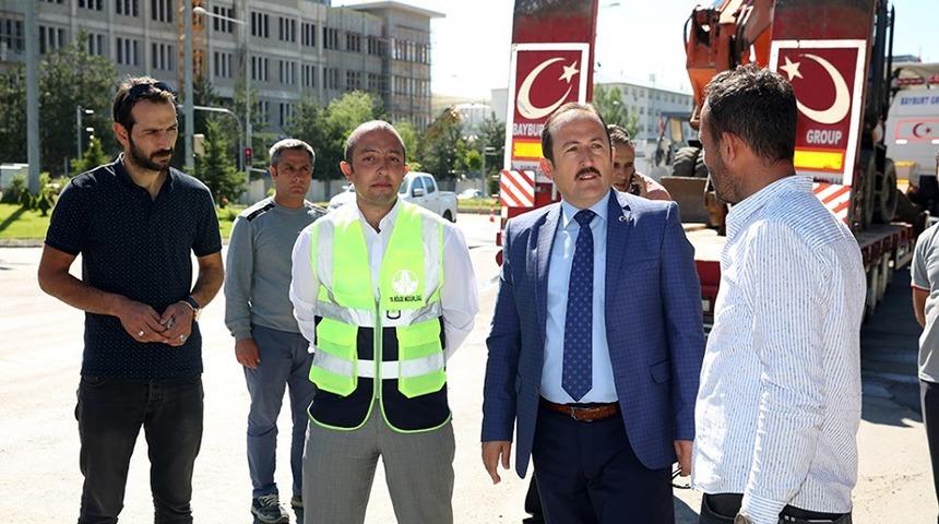 Vali Pehlivan, yol yapım &ccedil;alışmalarını denetledi