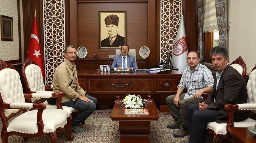 Bayburt kehribarı MTA Şehit Cuma Dağ Tabiat Tarihi Müzesinde sergilenecek