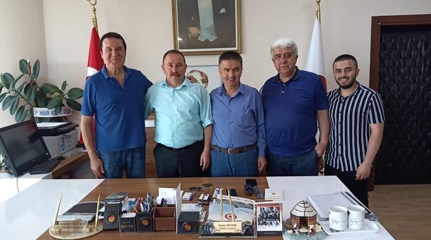 Şarkıcı K&ouml;rler&rsquo;den Başkan Sever&rsquo;e ziyaret