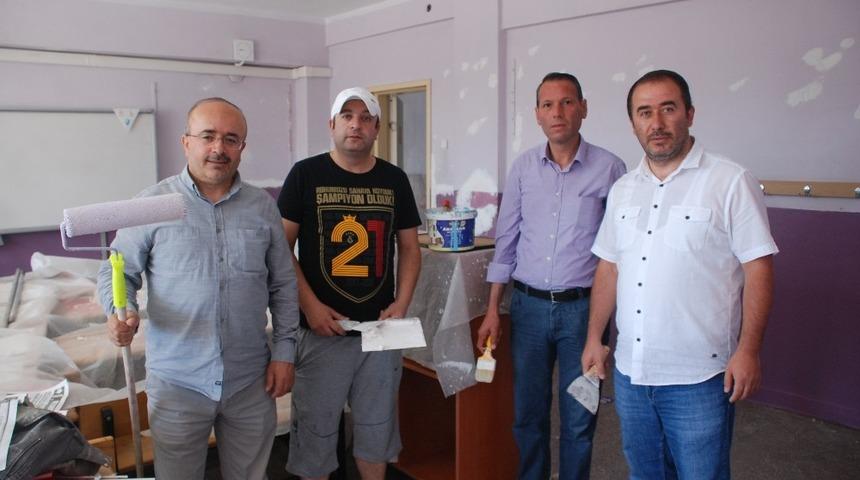 Okul m&uuml;d&uuml;rleri sınıfları boyadı