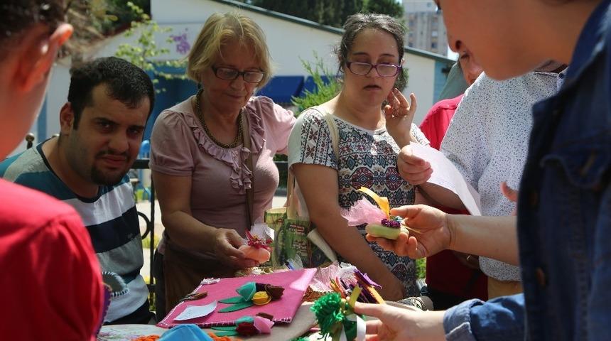 Maltepe&rsquo;de engelliler &uuml;retip kazanıyorlar