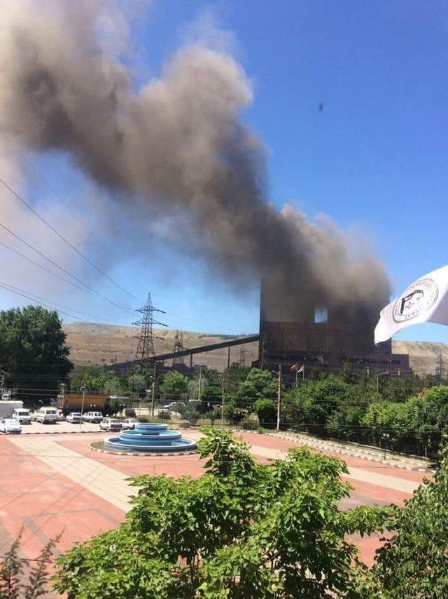 Termik santralin bacasından çıkan yoğun dumana tepki