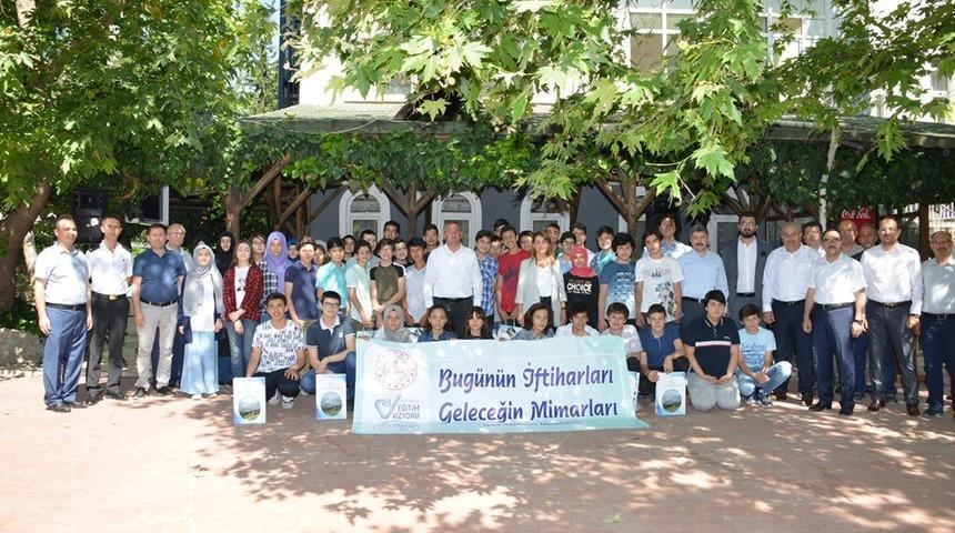 Gediz&rsquo;de LGS&rsquo;de başarılı olan &ouml;ğrenciler &ouml;d&uuml;llendirildi