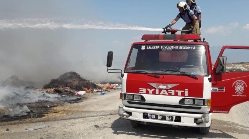 Burhaniye’de çöplük alanda yangın çıktı