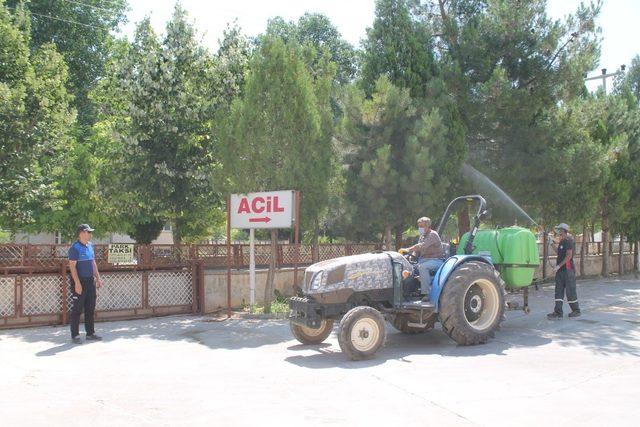 Başmakçı’da ilaçlama çalışmaları devam ediyor