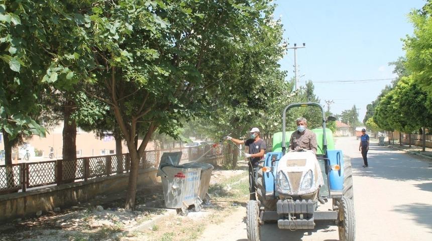 Başmakçı’da ilaçlama çalışmaları devam ediyor