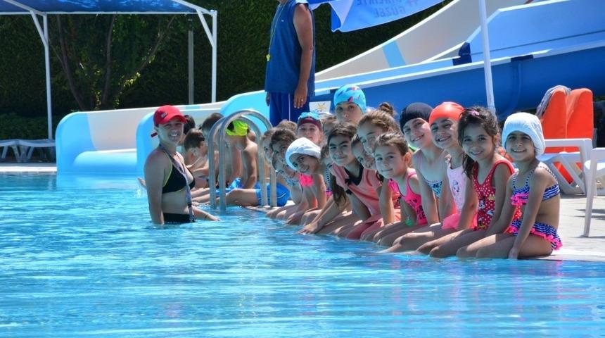 Torbalı&rsquo;da &ccedil;ocuklar i&ccedil;in y&uuml;zme kursları başladı