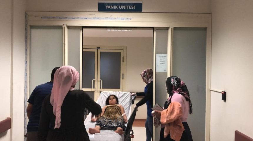 &Uuml;zerlerine kaynar su d&ouml;k&uuml;len 2 &ccedil;ocuk yaralandı