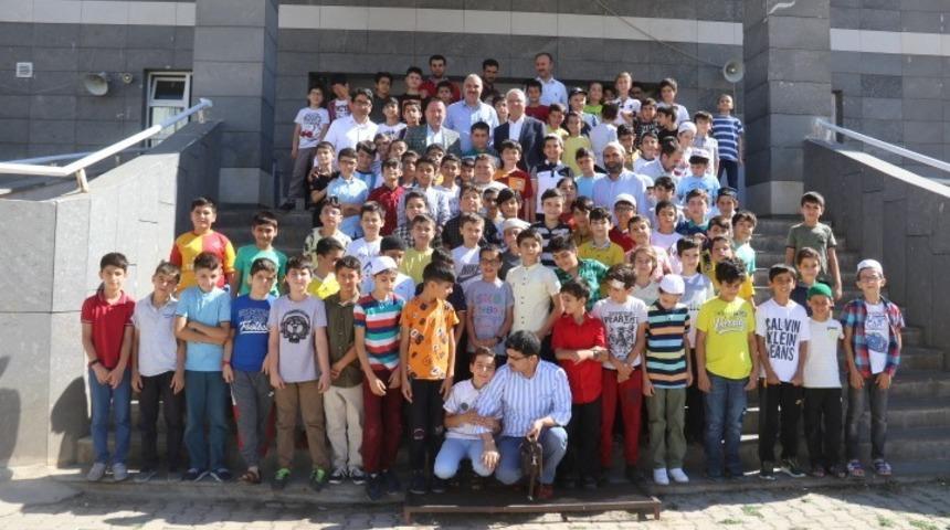 Başkan Beyoğlu minik hafızların misafiri oldu