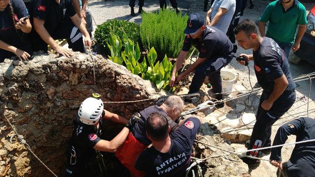Su kuyusuna düşen Alman, 1,5 saatte kurtarıldı