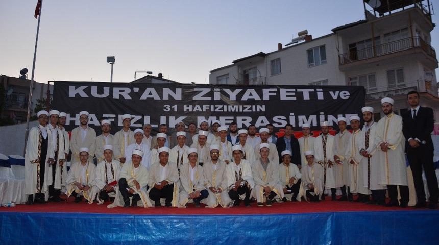 -Korkuteli il&ccedil;esinde 31 hafız ta&ccedil; giydi