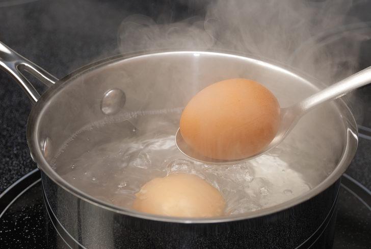 Yumurta soymanın en pratik 4 yolu