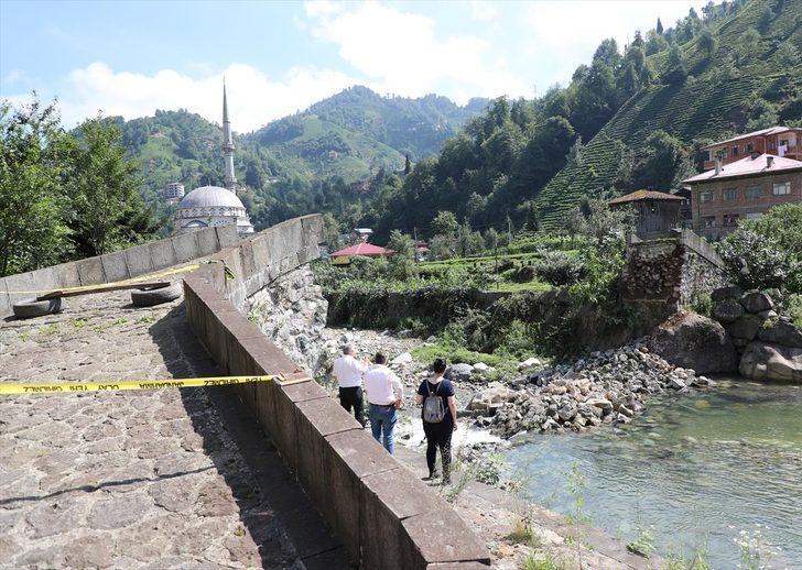 Rize'de tarihi kemer köprü yıkıldı G2
