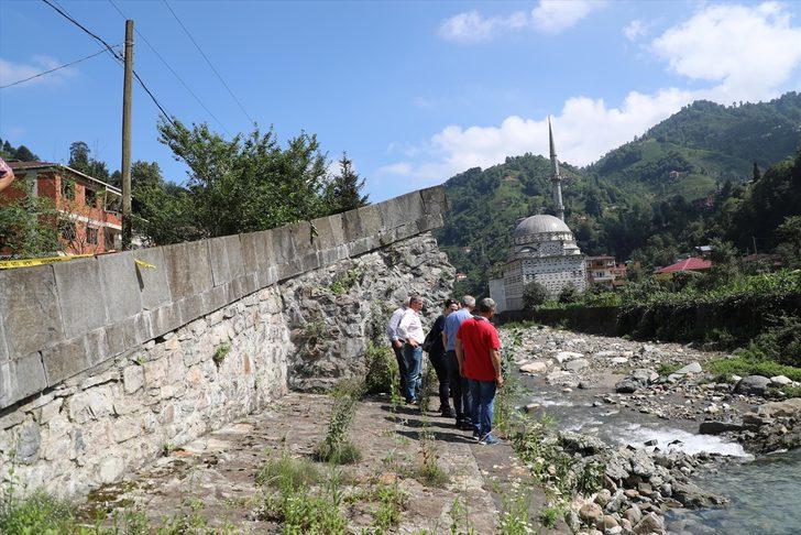Rize'de tarihi kemer köprü yıkıldı G3