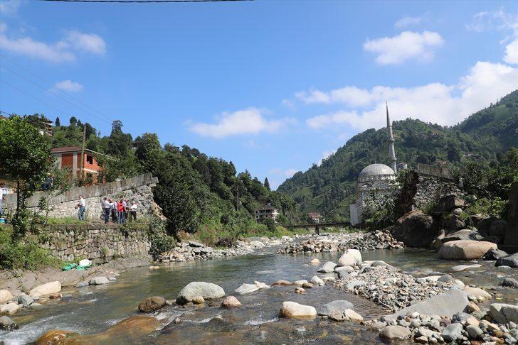 Rize'de tarihi kemer köprü yıkıldı G5