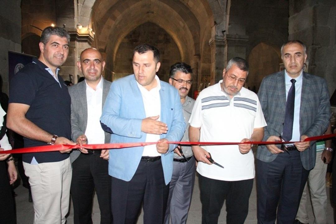 Savaşın &ccedil;ocukları sergilendi