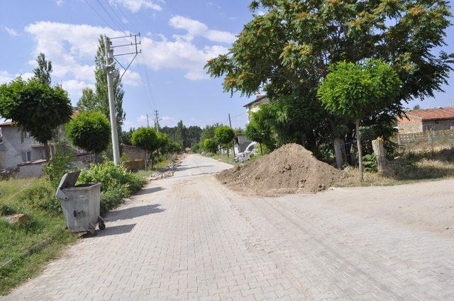 Şuhut’ta doğalgaz çalışmaları tam gaz devam ediyor