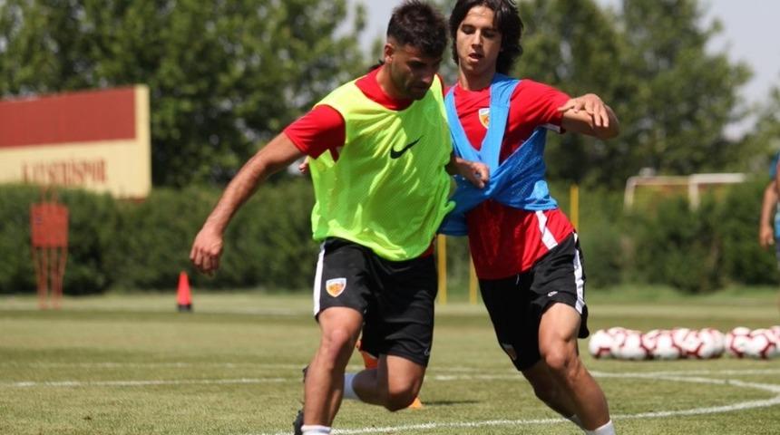 Deniz T&uuml;r&uuml;&ccedil; idmana &ccedil;ıktı