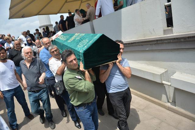 Mavi Işıklar'ın solisti Nejat Toksoy son yolculuğuna uğurlandı