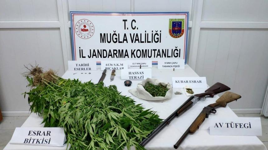 Jandarmadan Yatağan’da esrar ve tarihi eser operasyonu