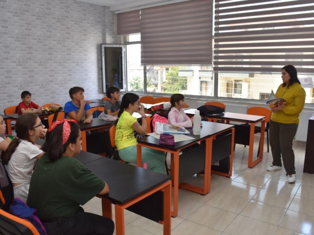 D&uuml;zce &Ccedil;ocuk Kul&uuml;b&uuml;nde bine yakın &ouml;ğrenci eğitim g&ouml;r&uuml;yor