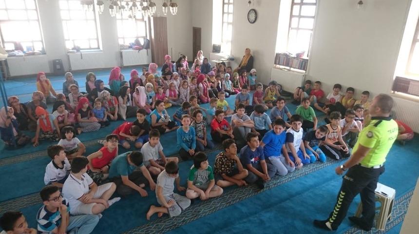 Minik &ouml;ğrencilere &lsquo;trafik&rsquo; bilinci