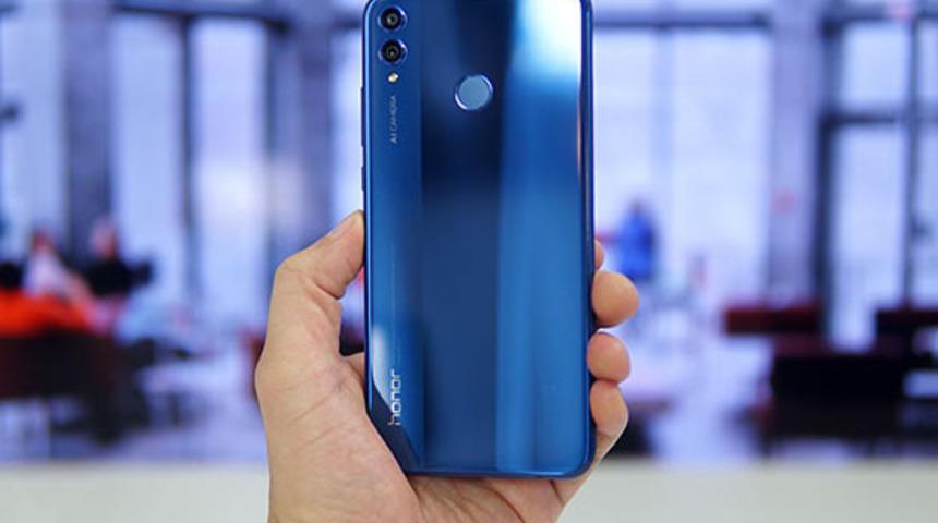 B&uuml;t&ccedil;e dostu akıllı telefon: Honor 8X&rsquo;i inceledik