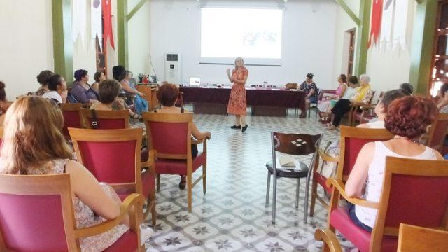 Burhaniyeli kadınlar masal anlatmayı öğreniyor 3