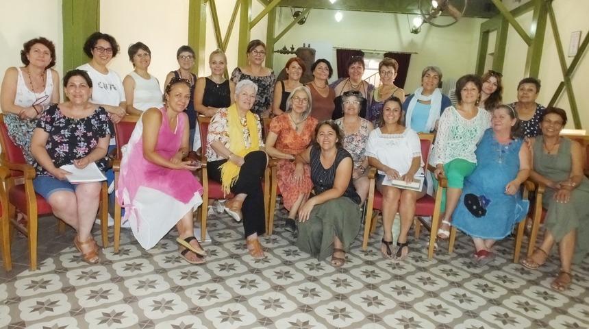 Burhaniyeli kadınlar masal anlatmayı &ouml;ğreniyor