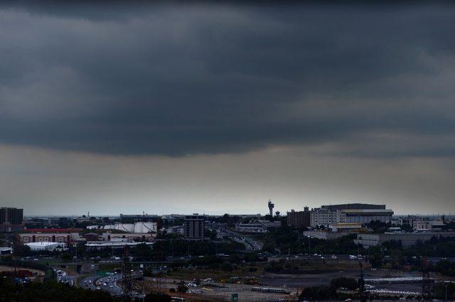 İstanbul’da gökyüzünü kara bulutlar kapladı