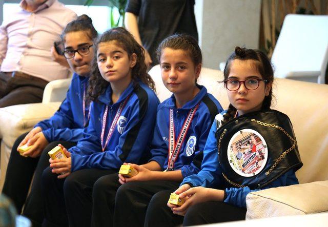 Başkan Sandıkçı’dan muaythai sporcularına ödül